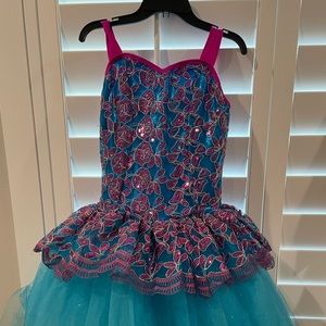 beautifully detailed dance costume!